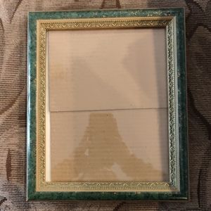 Green picture frame